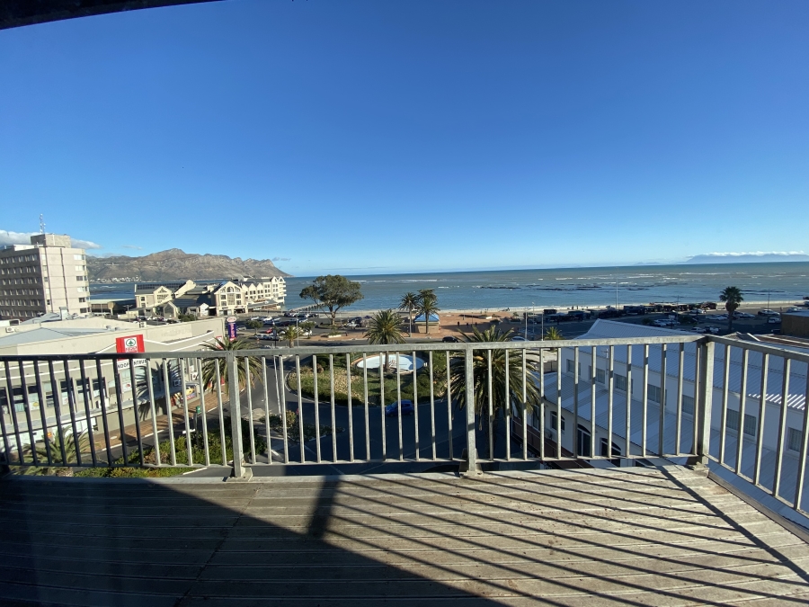 To Let 1 Bedroom Property for Rent in Strand Central Western Cape